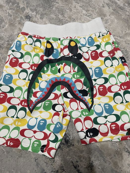 Vand pantaloni scurti