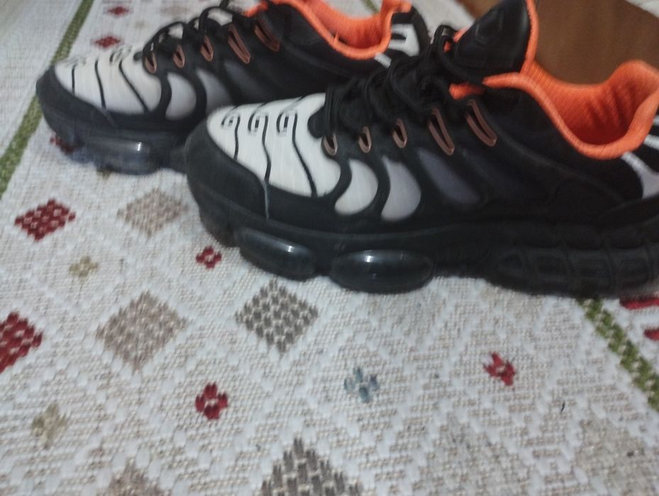 2 чифта Маратонки 42 номер