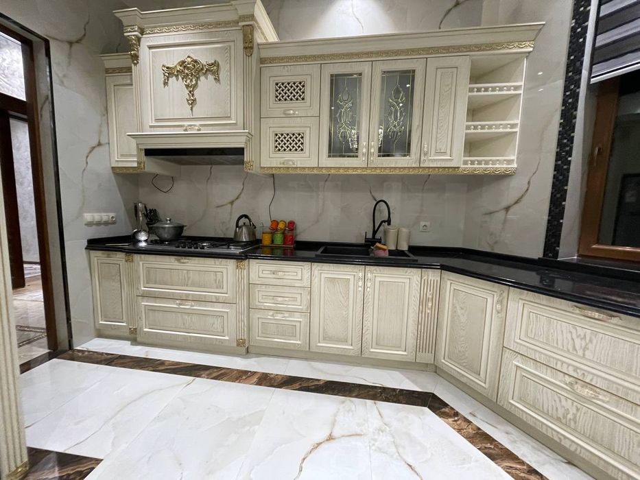 Кухонная гарнитур в стиле Классика. Шпон на заказ