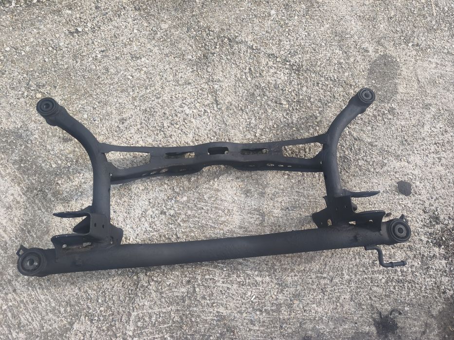 Punte spate Volkswagen Passat B6/ jug cadru spate Volkswagen Passat B6
