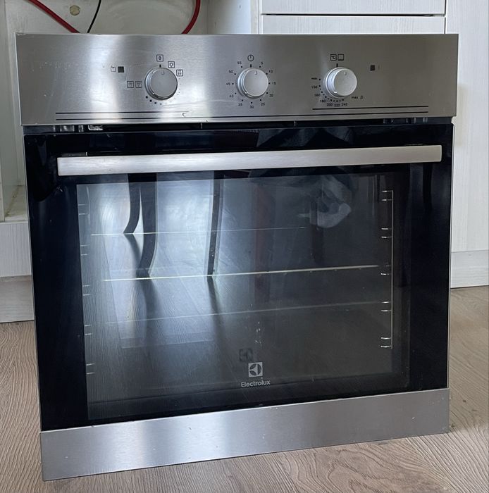 Cuptor incorporabil Electrolux EOG2102AOX, Gaz, 68 l, Multifunctional, Autocuratare catalitica, Grill, Clasa A+, Inox antiamprenta