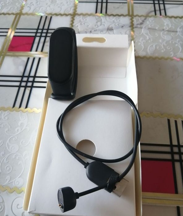 Продам фитнес часы ми банд 7 оригинальные