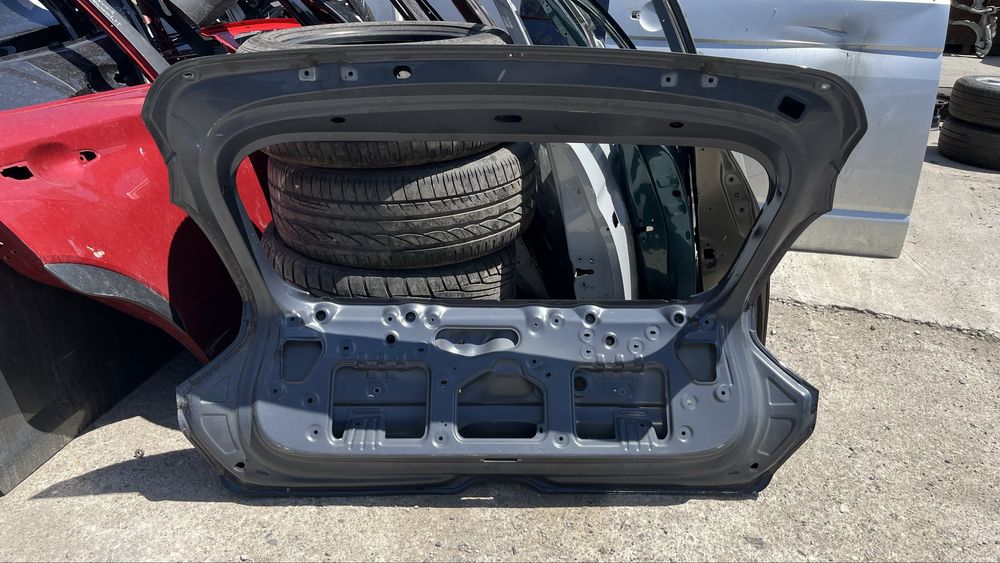 Багажна врата Hyundai Bayon