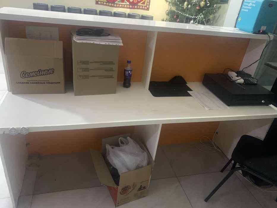 Стеллаж, витринный холодильник, диван и прочее