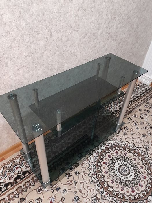 Продам стол под телевизор