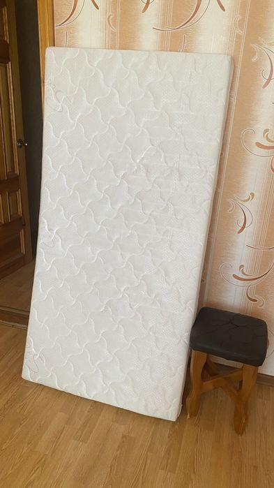 Продам подростковую кровать с матрасом