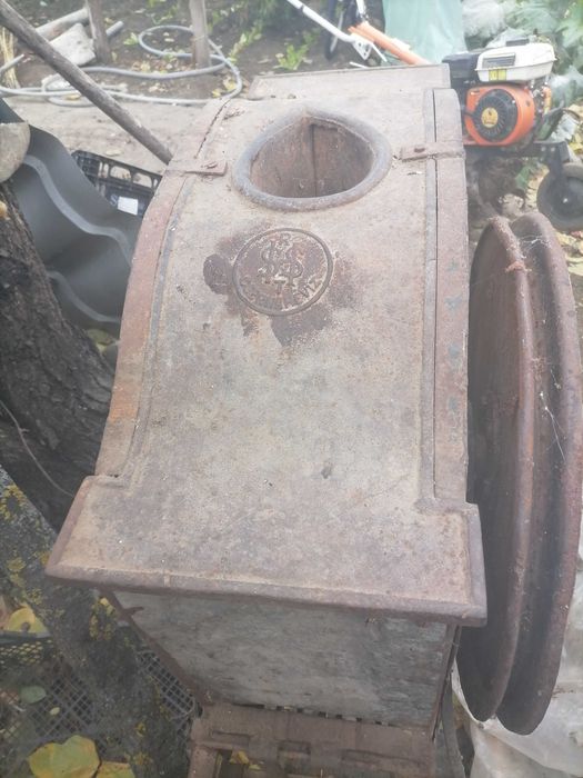 Vând Mașina de bătut porumbul veche CSERNAHEVIZ  ȘI PENTRU PIESE