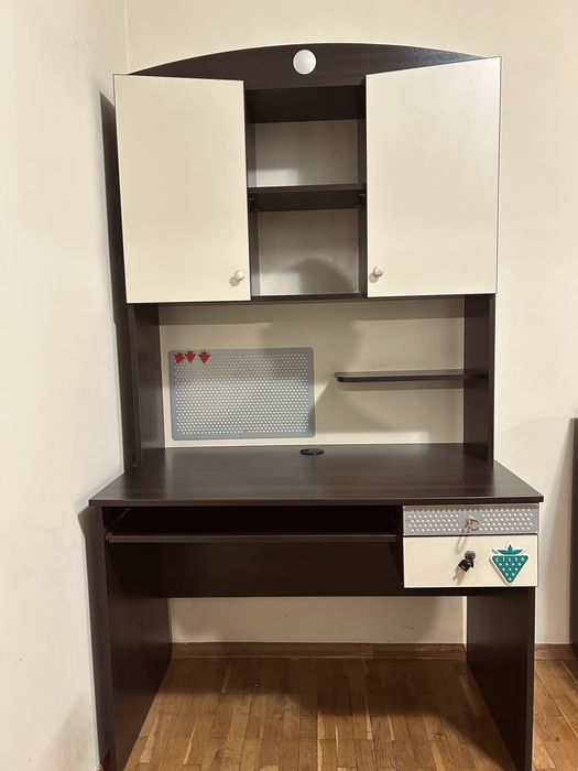 Продавам комплект обзавеждане за детска/тийн стая