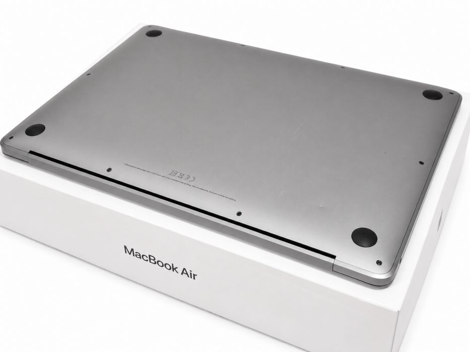 Vand Macbook Air 13 M1 8GB 256GB Fullbox + accesorii