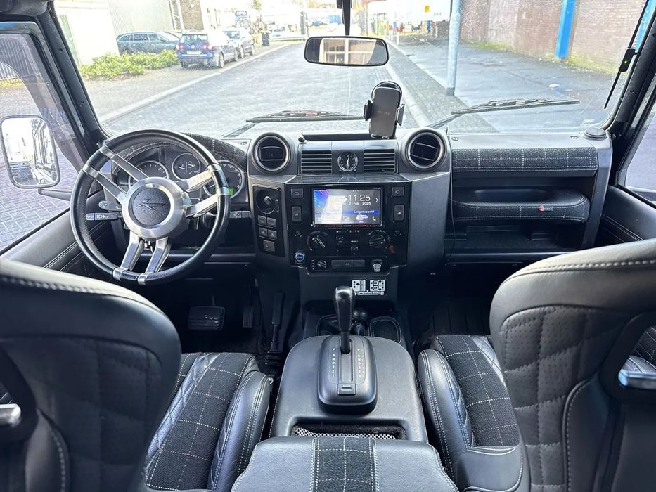 Land Rover Defender 2.4 TD 110 SW S Car 2009