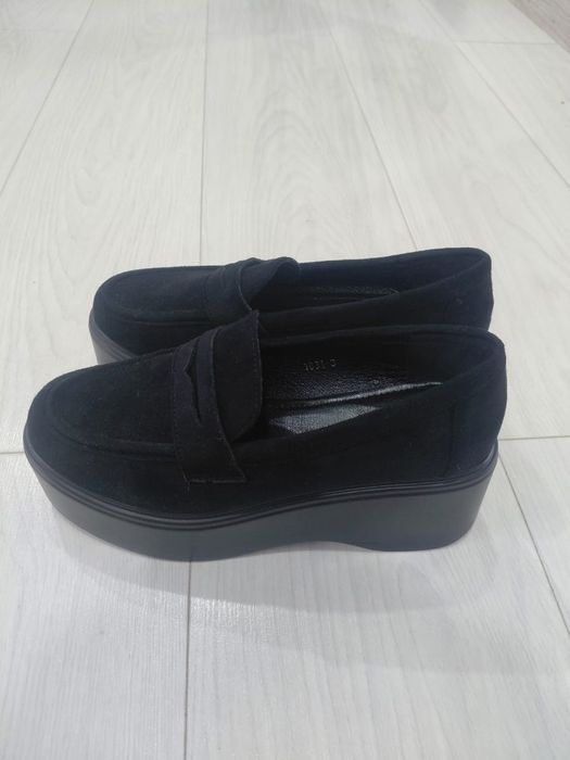 Продам лоферы, практически новые