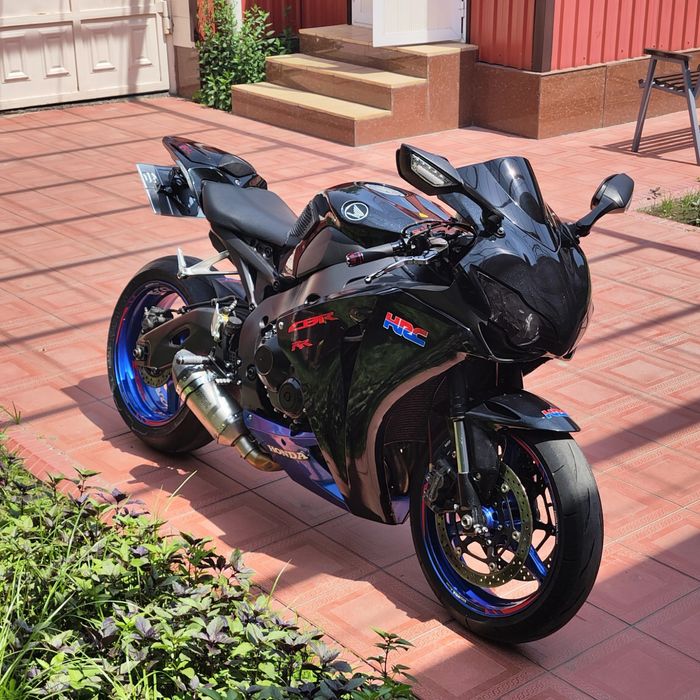 Honda cbr1000rr 2008 yil 5500