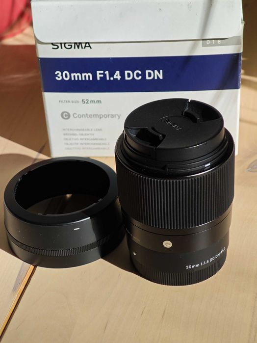 Обектив Sony E 18-135mm f/3.5-5.6 OSS и Обектив Sigma 30mm f/1.4 DC DN Contemporary - Sony E / В ГАРАНЦИЯ!!