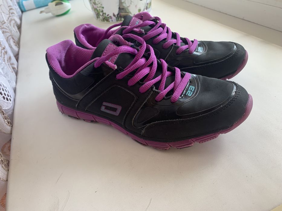 Кроссовки 37р