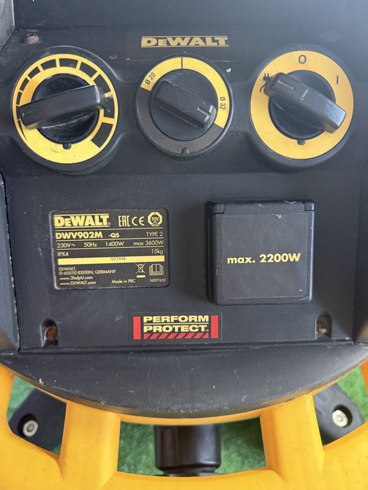 Прахосмукачка за сухо и мокро почистване DeWALT DWV902M -qs