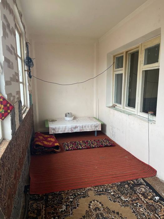 Квартира киз ларга Пед институтга ярим соат пиёда йул