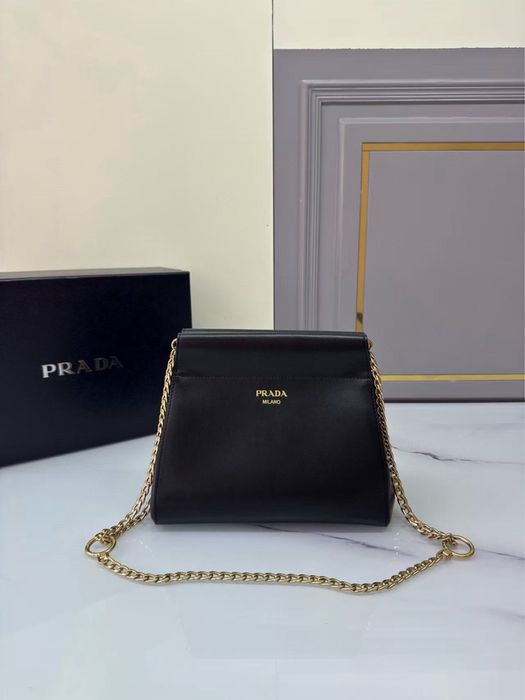 Сумка Prada Enchaine 2025