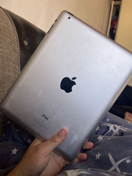 Vând un ipad 2 pentru piese