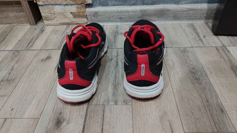 Маратонки ASICS номер 39