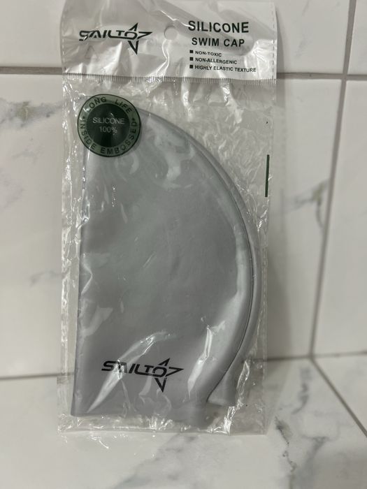 Нова шапка за плуване