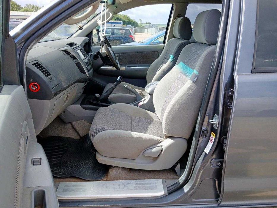 Dezmembrez Toyota hilux  3.0 Diesel D-4D ; 126KW/171CP 2005-2015