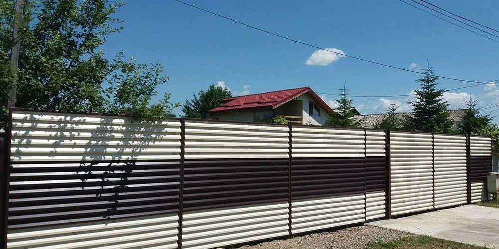 Construim garduri din panouri stil jaluzele, sipca metalica, tabla BCA
