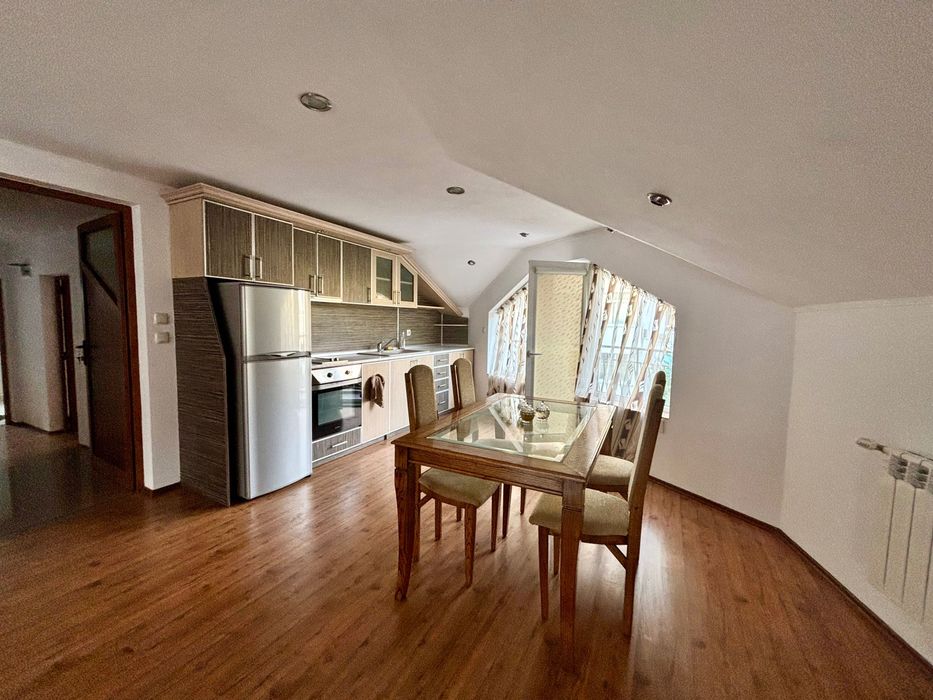 Дава се под наем Етаж от къща в Шумен, 5-ти полк - 143 кв.м за 459 € - Снимка #4