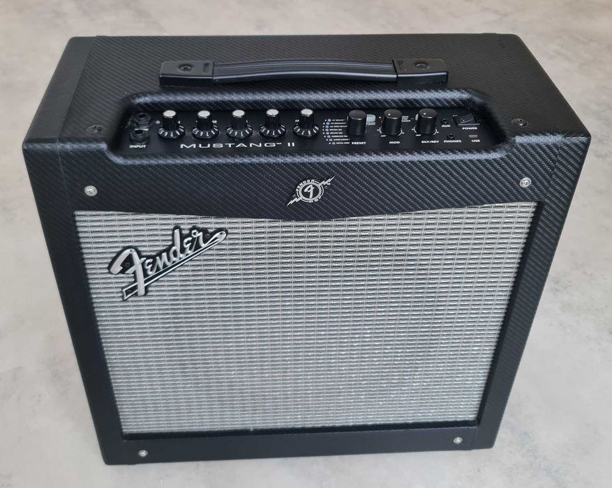 Fender Mustang II - моделиращ китарен усилвател