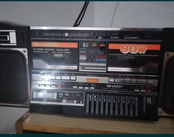Продам  магнитофон SHARP 90
