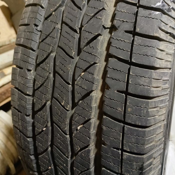 Шины  265/65R17 комплект