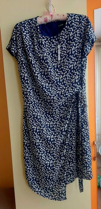 Нова рокля  с цип отзад,поплата леко асиметрича отпред