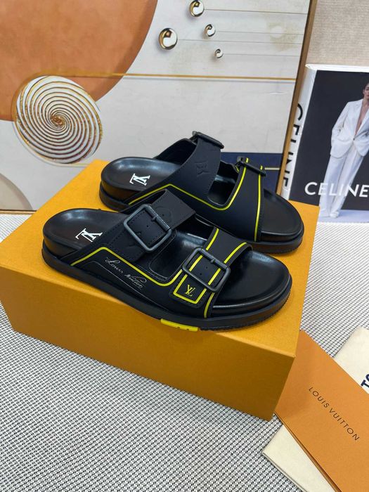 Papuci / Slapi Louis Vuitton Calitate Premium