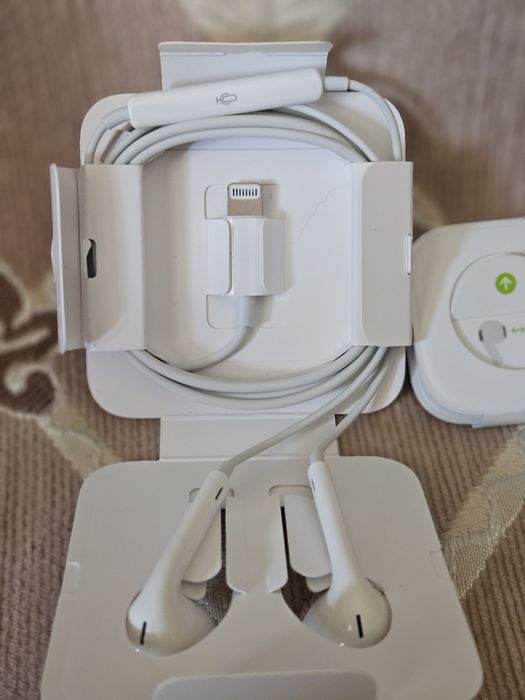 Наушники проводные  APPLE EarPods  Lightning