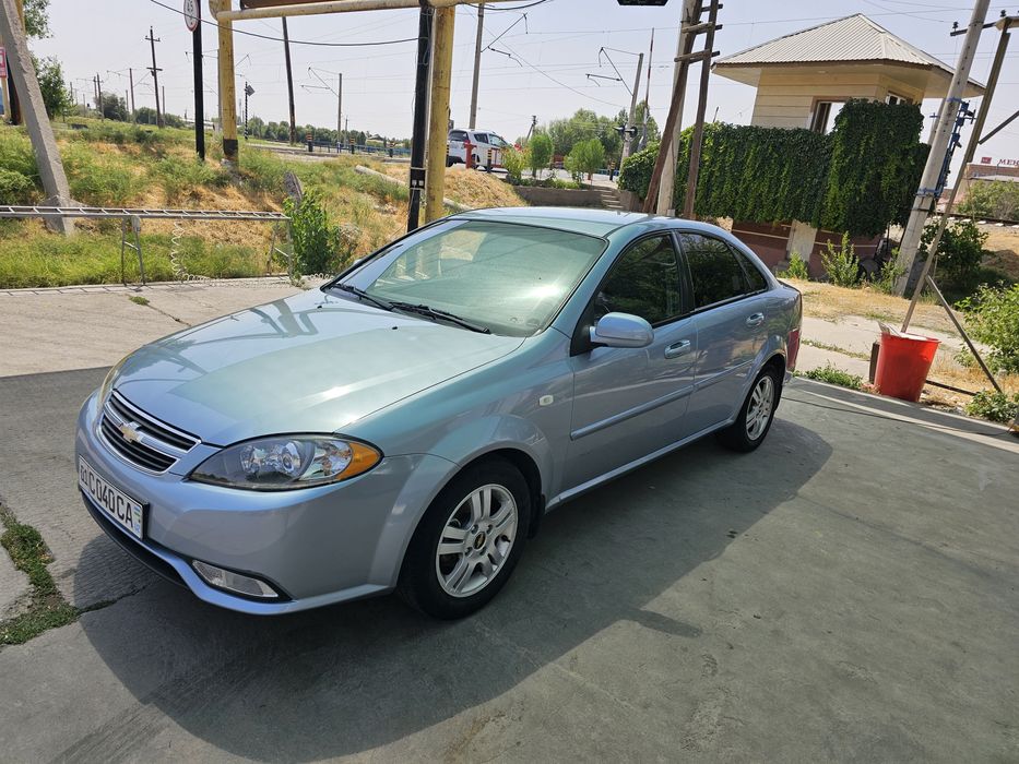 Lasetti 1.8  2013 yil srochna