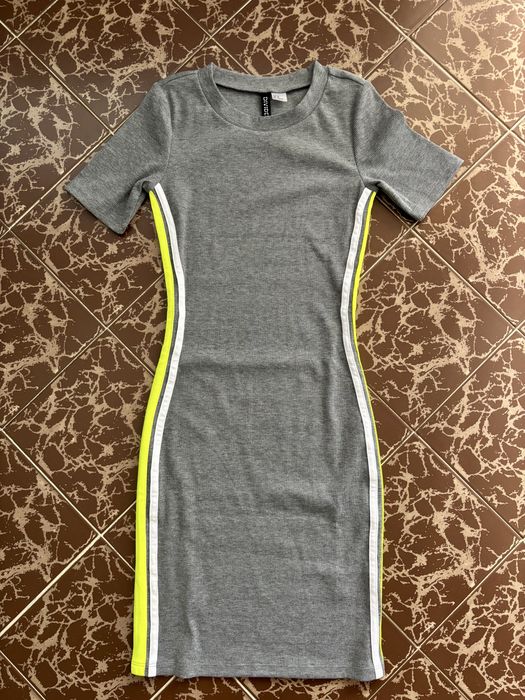 НОВА Рокля с къс ръкав H&M