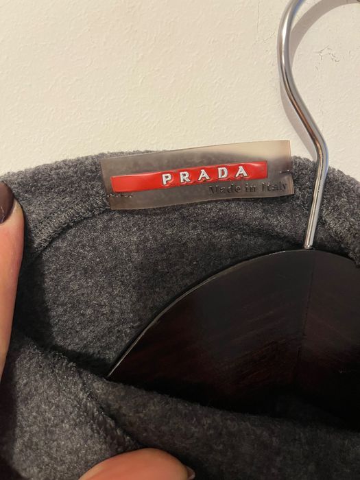 Блуза на марката PRADA