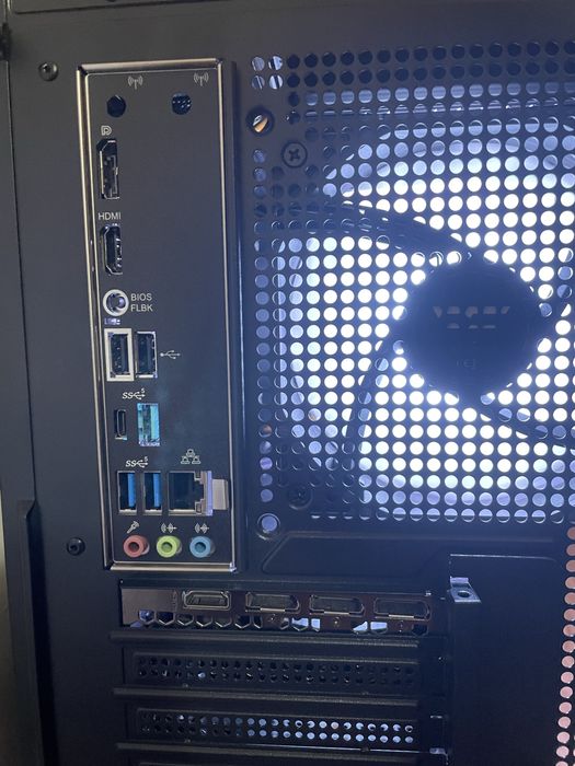 Геймърски компютър\ RTX 4070 + ryzen 7 7800x3D