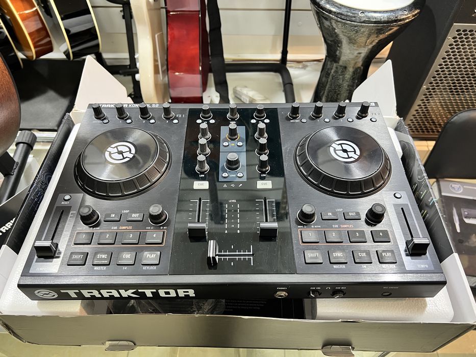 Native Instruments Traktor Kontrol S2