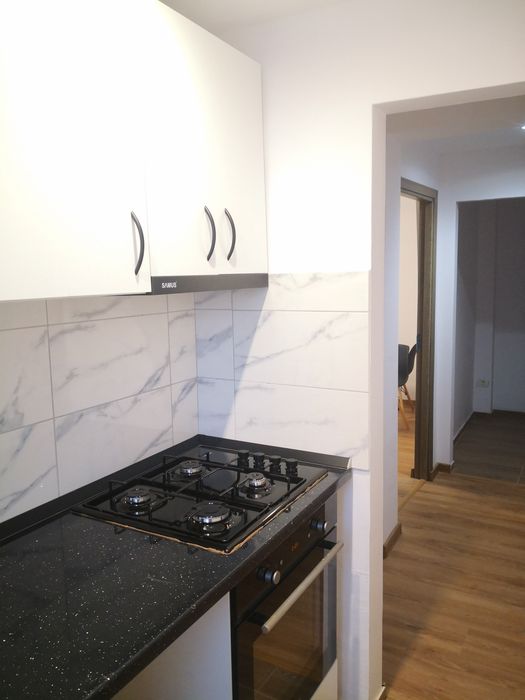 Inchiriez ap 2 camere, decomandat, et 1