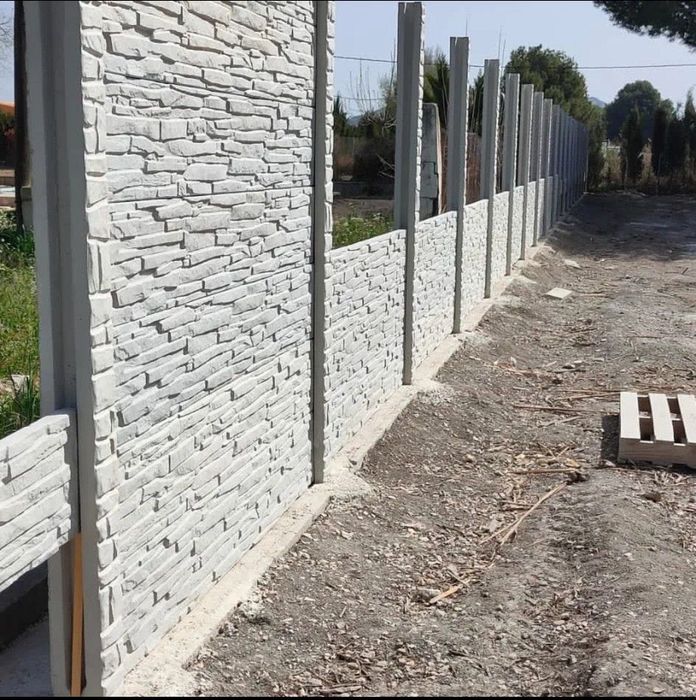 Gard din beton armat din stoc sau pe comanda placi de gard stâlpi