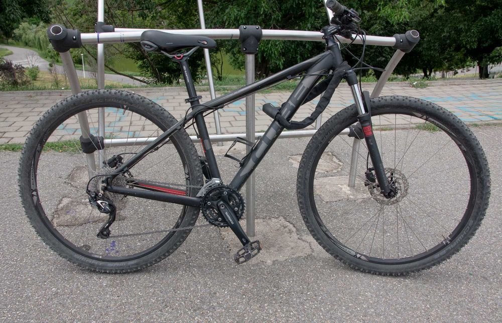 bicicleta Cube Attention