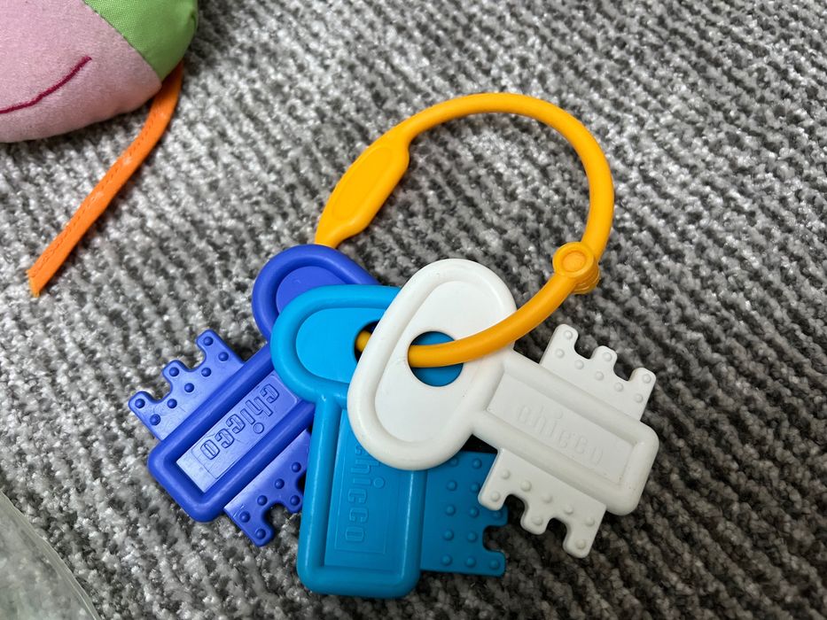 Игрушки , зубогрызки, погремушки, круг для купания для малышей