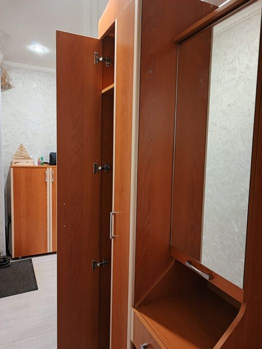Продам шкаф и обувница