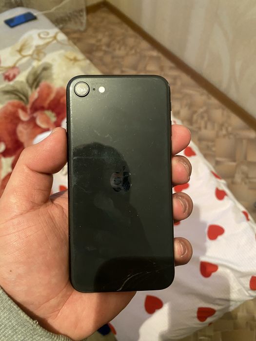 айфон se и редми нот 12