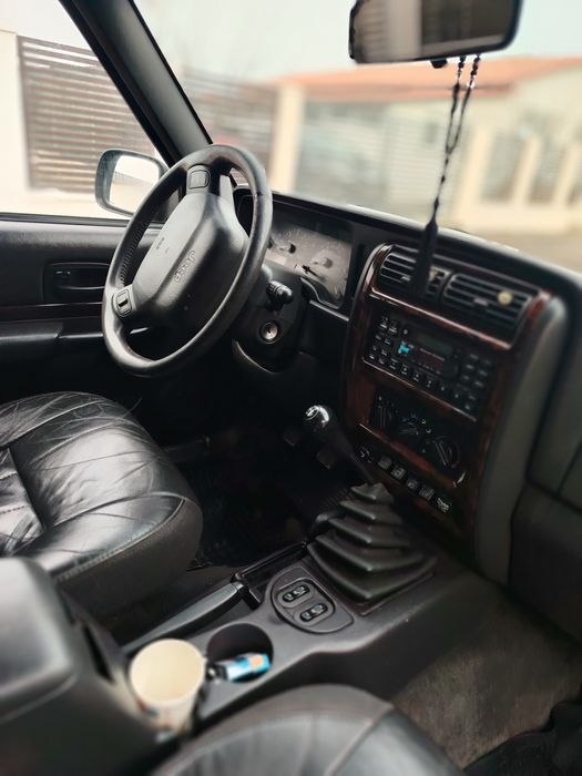 Vând jeep cherokee 2.5 TD 116 cai