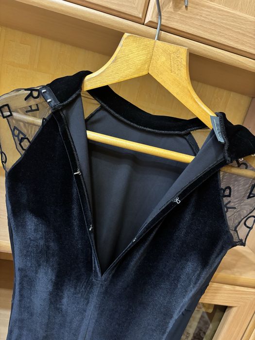 Черное платье прямого кроя