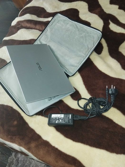 ASUS Laptop nou nefolosit