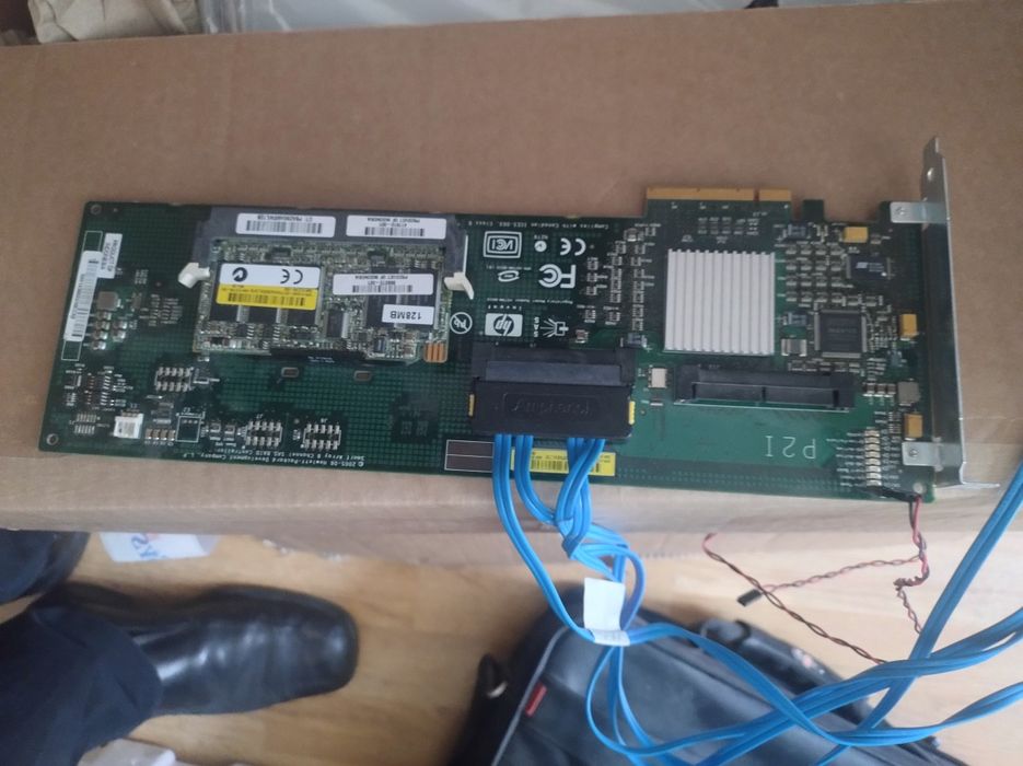 Controller RAID HP Smart Array P800 - 128MB BBWC - SAS/SATA PCIe