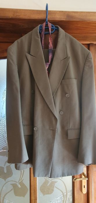 Costum bărbătesc de vânzare