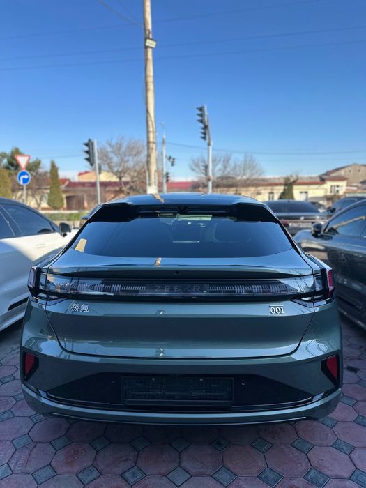 Sotiladi zeekr 001 srocna